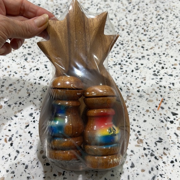 Aloha Hawaii Salt and Pepper Set Wood Pineapple Dish Vintage Monkey Pod - Picture 2 of 8